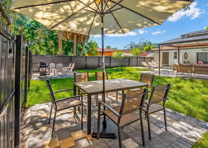 When In Naples!!! Pool Villa-Attached, 3 Miles To The Beach