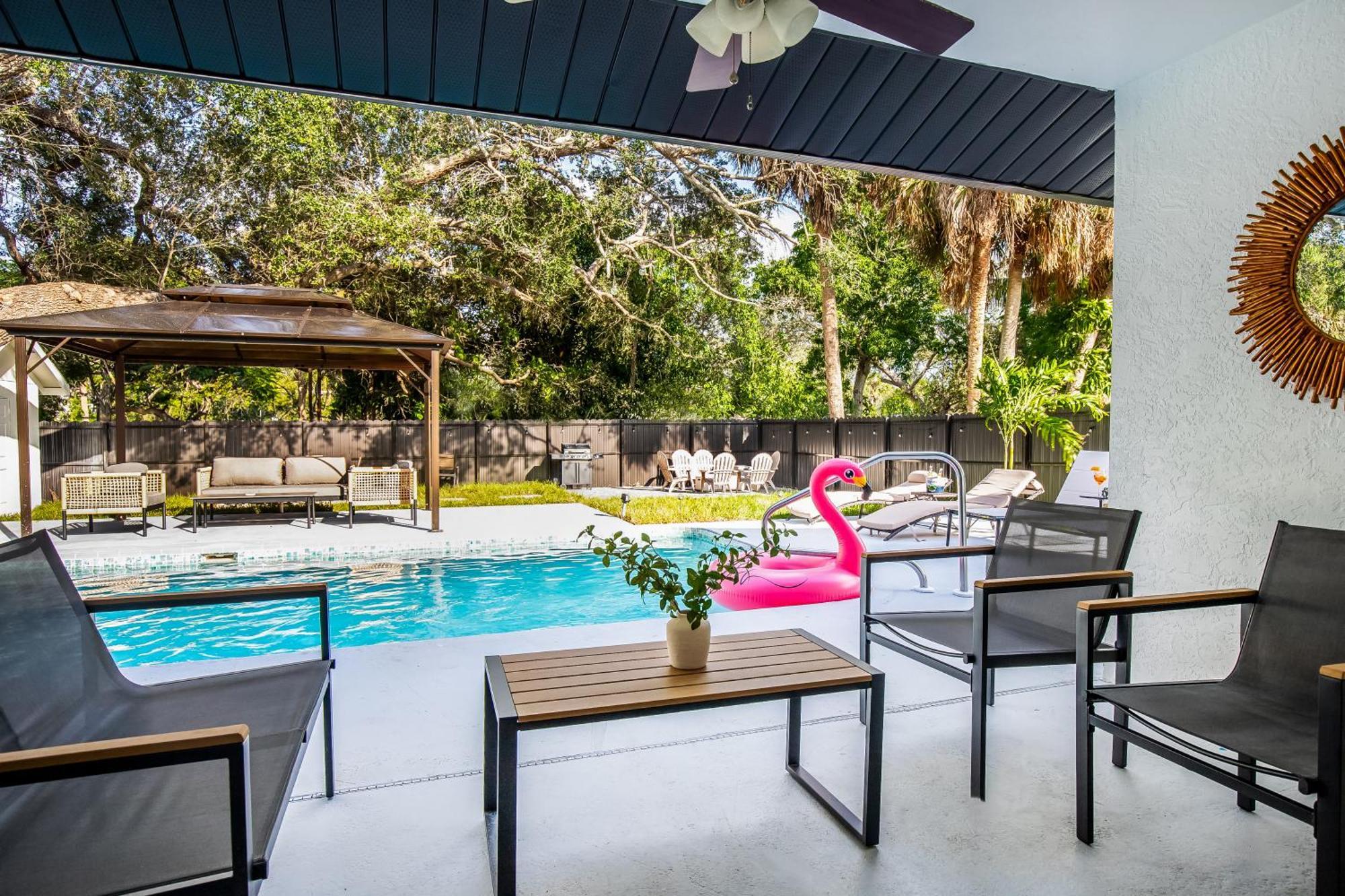 When In Naples!!! Pool Villa-attached, 3 Miles To The North Naples